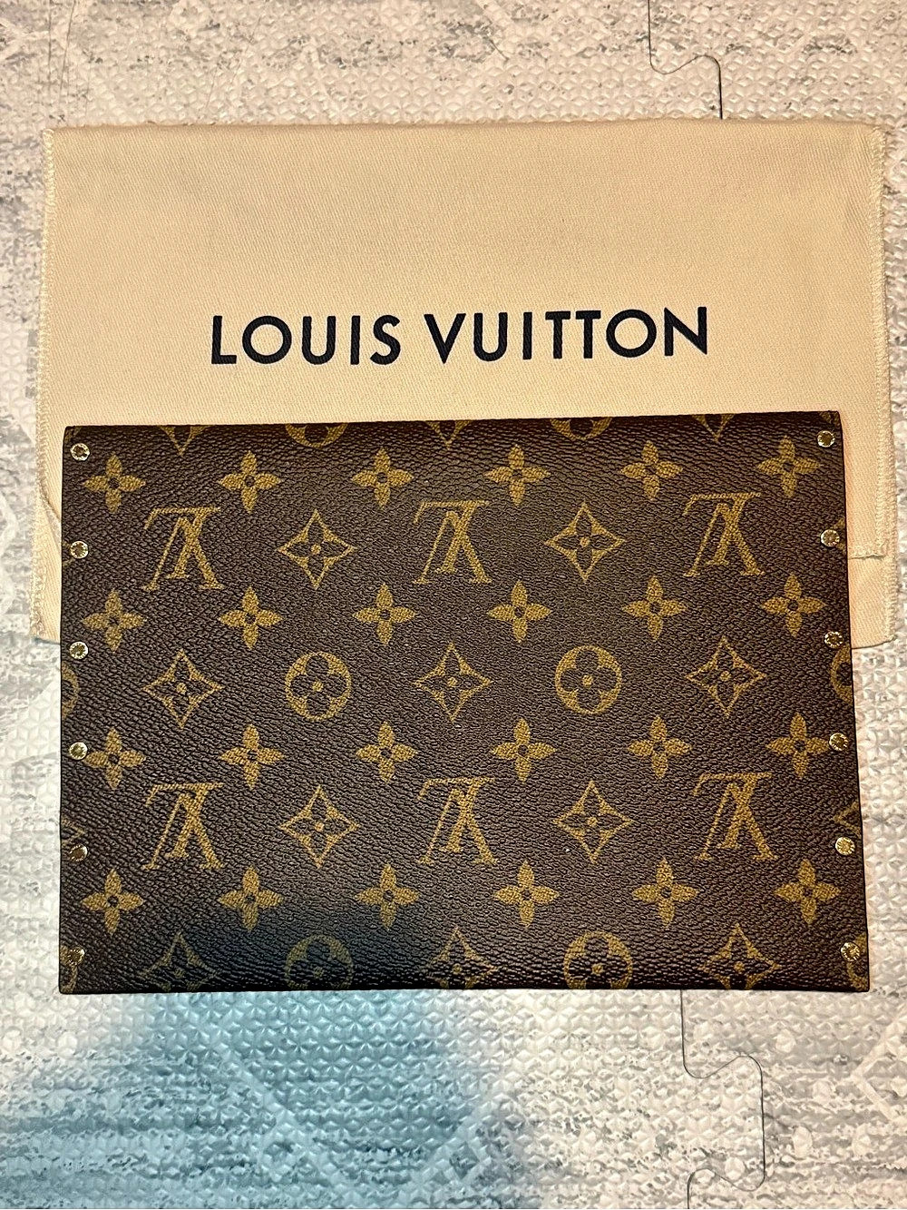 Louis Vuitton Rivets Envelope Clutch Monogram w/ Beautiful Interior ♥️ *NEW* - Picture 4 of 6